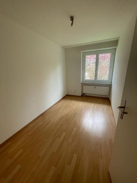 Grosszügige 5.5-Zimmerwohnung in Ipsach / Spacieux appartement de 5,5 pièces à Ipsach 9