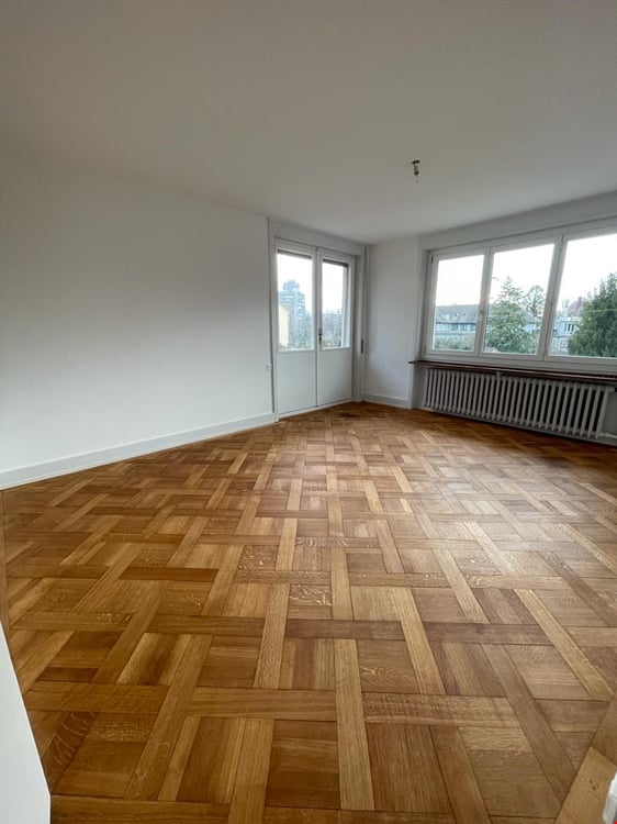 2.5-Zimmerwohnung mit grosser Terrasse und Balkon / Appartement de 2.5 pièces 1