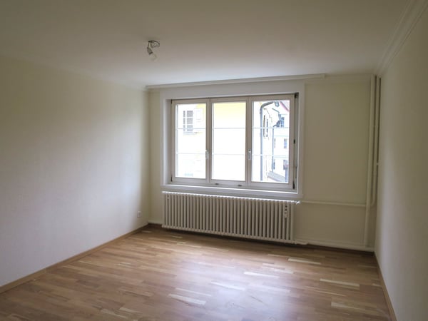 Charmante 2.5-Zimmer-Wohnung mit Balkon im Altbau – Herisau 3