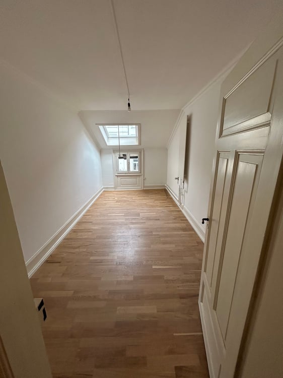 Charmante 5.5-Zimmer-Dachwohnung in St. Gallen – Altbau mit Balkon 3