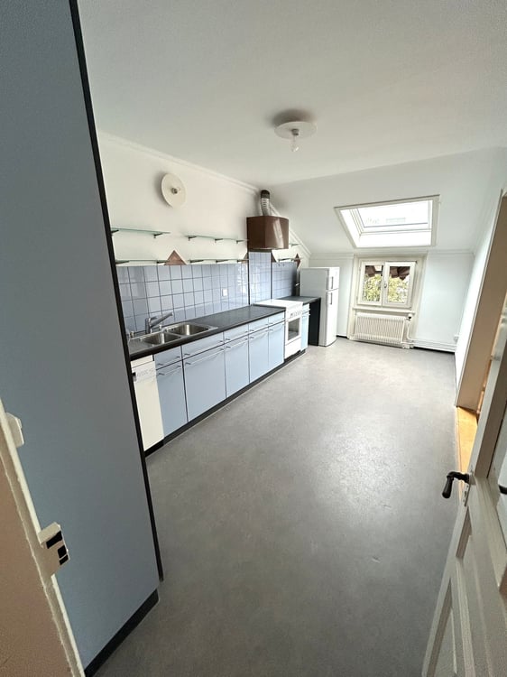 Charmante 5.5-Zimmer-Dachwohnung in St. Gallen – Altbau mit Balkon 9