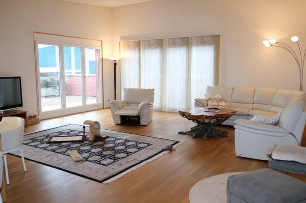 Wohnen mit einer traumhaften Weitsicht auf die Berge / WOHNGEMEINSCHAFT ERLAUBT !!! 1