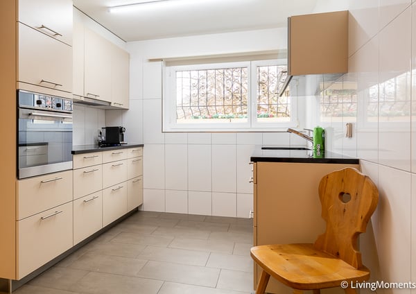 Möbliertes Zimmer mit eigenem Lavabo 4