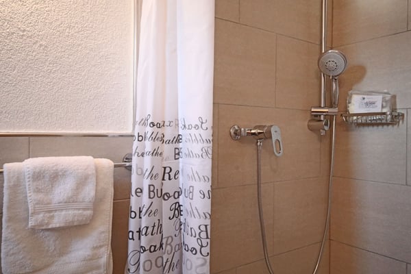 Grosszügiges stilvoll möbliertes 4-Zimmer Appartement in Sargans 12