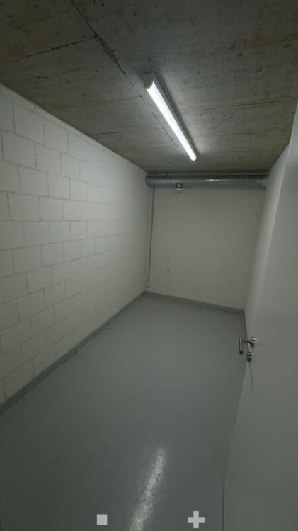 Lagerräume (61m2 + 153m2) 3