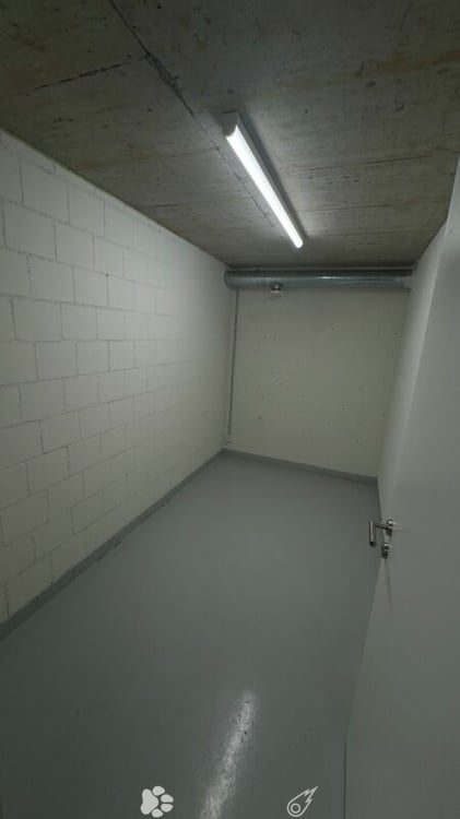 Lagerräume (61m2 + 153m2) 3
