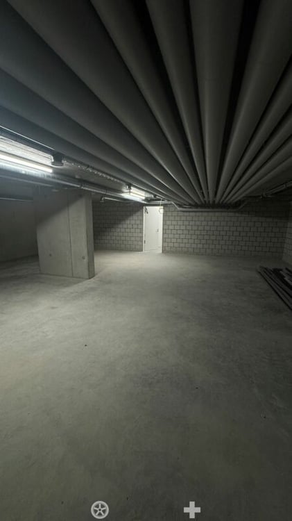 Lagerräume (61m2 + 153m2) 6