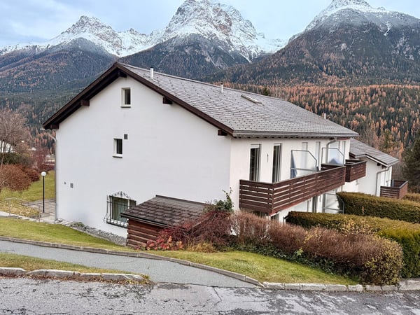 Charmantes 1.5-Zimmer-Reihenhaus mit Bergblick in Scuol 1