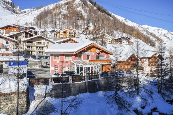 Vielseitiges Wohn- und Geschäftsgebäude in Samnaun Ravaisch 2