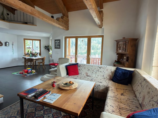 Geräumige 6.5-Zimmer-Maisonette-Wohnung mit Bergblick in Scuol 3