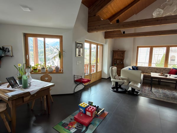 Geräumige 6.5-Zimmer-Maisonette-Wohnung mit Bergblick in Scuol 4