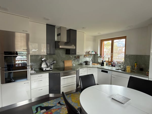 Geräumige 6.5-Zimmer-Maisonette-Wohnung mit Bergblick in Scuol 6
