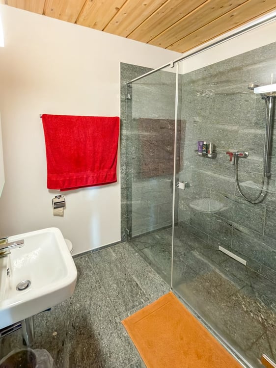 Charmante 4.5-Zimmer-Wohnung mit Bergpanorama in Ardez 17