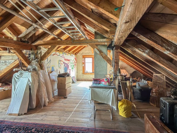 Charmante 5.5-Zimmer-Dachwohnung in Valsot – Historisches Juwel mit Bergflair 17