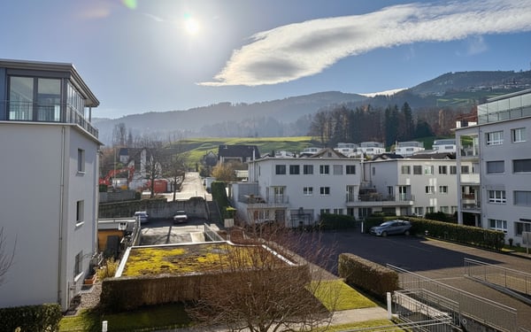 Praktische und komfortabel ausgebaute 1.5 Zimmerwohnung im Zentrum von Altendorf 12