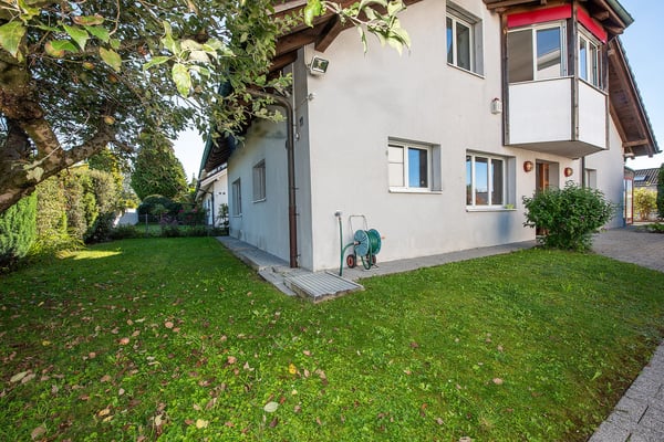 Zentral und ruhig gelegenes 2-Zi-Einfamilienhaus inkl. 1.5-Zi-Einliegerwohnung und Partyraum 3