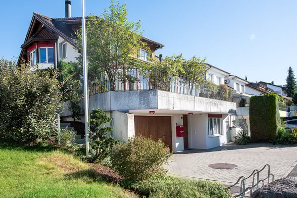 Zentral und ruhig gelegenes 2-Zi-Einfamilienhaus inkl. 1.5-Zi-Einliegerwohnung und Partyraum 2