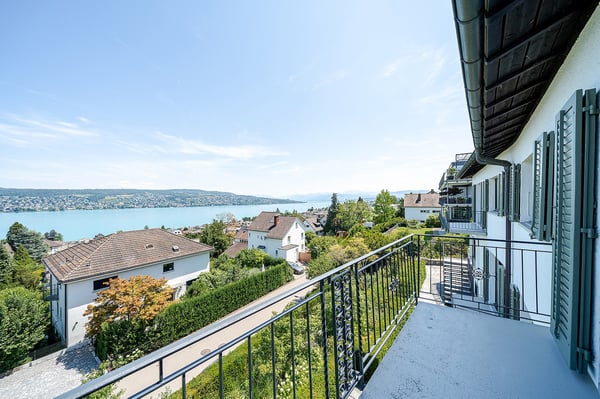 7‑Zi-Doppeleinfamilienhaus mit traumhafter Seesicht am Zürichsee 7