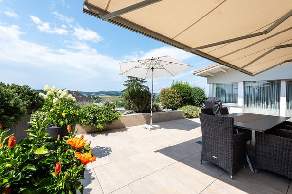 5.5‑Zimmer-Terrassenwohnung mit 44 m² Aussichtsterrasse