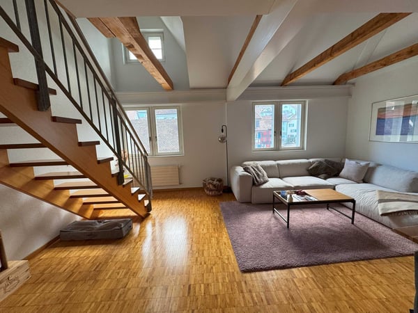 Grosszügige 1.5-Zimmer-Duplex-Wohnung mit Cheminée in Zug 9