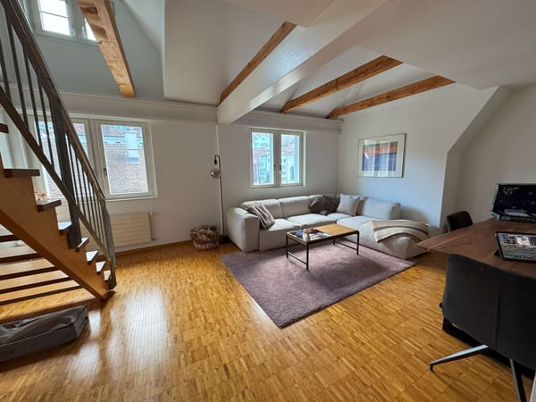 Grosszügige 1.5-Zimmer-Duplex-Wohnung mit Cheminée in Zug 8