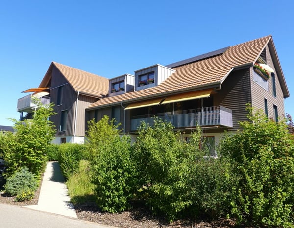 Moderne 4.5-Zimmer-Gartenwohnung im Herzen von Kleinandelfingen