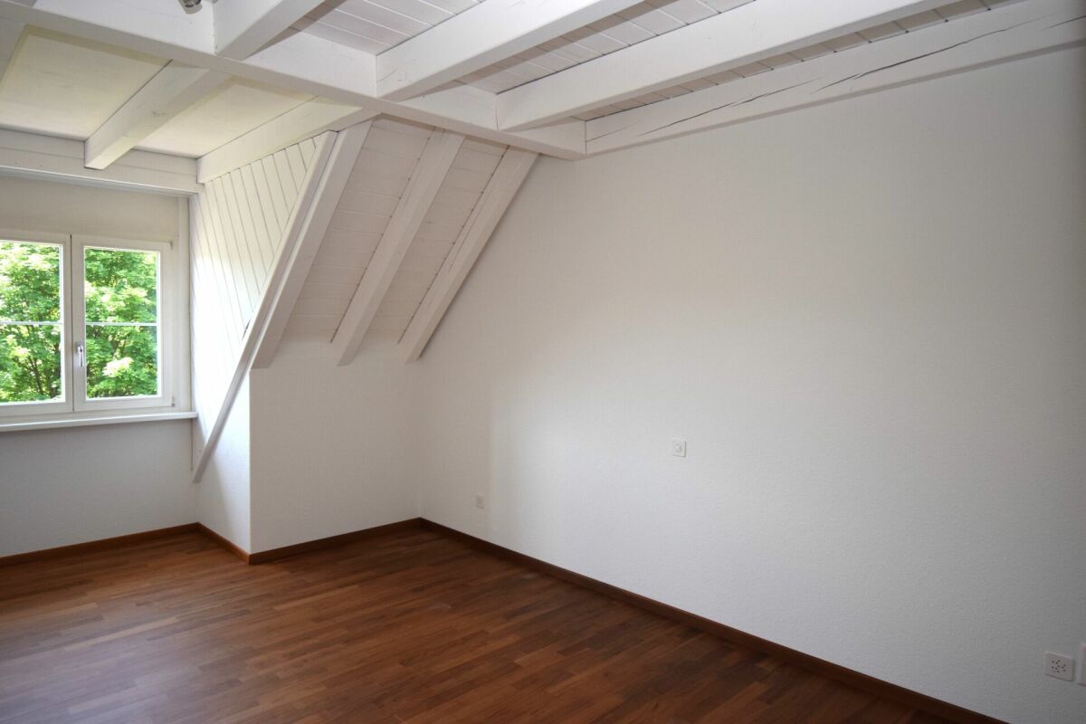 Neu Renovierte 4,5 Zimmer Maisonette-Wohnung im 2. OG mit Lift (Eigentumsstandard)