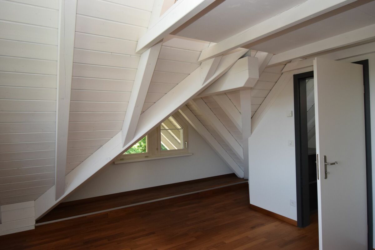 Neu Renovierte 4,5 Zimmer Maisonette-Wohnung im 2. OG mit Lift (Eigentumsstandard)