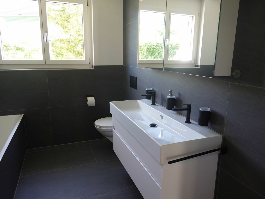 Moderne 4.5-Zimmer-Gartenwohnung im Herzen von Kleinandelfingen