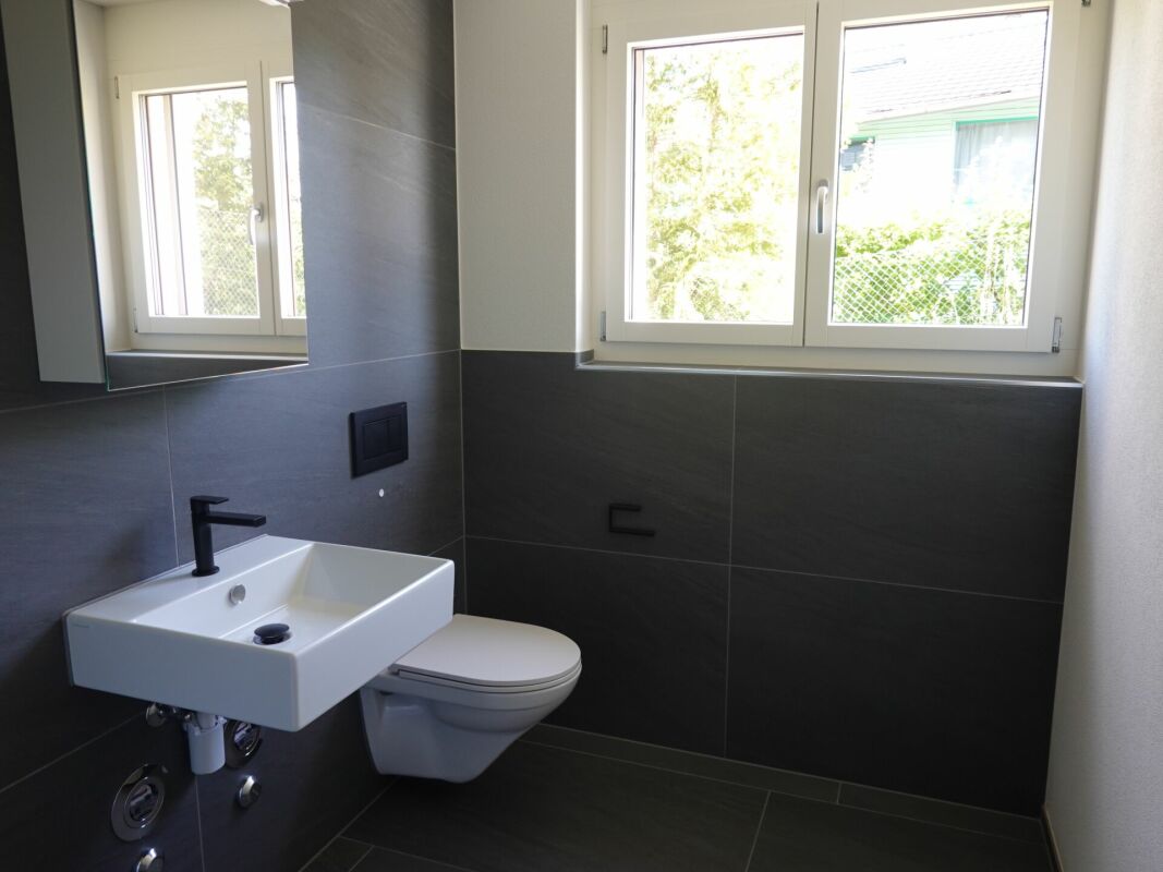 Moderne 4.5-Zimmer-Gartenwohnung im Herzen von Kleinandelfingen