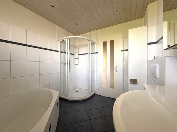 Grosszügiges Einfamilienhaus mit viel Potenzial an ruhiger Wohnlage in Neftenbach 10