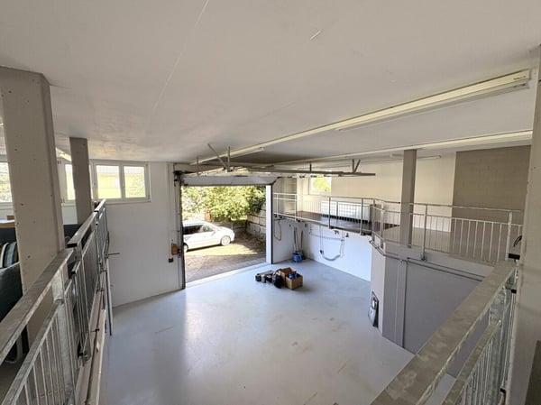 Grosszügige Wohn- und Gewerbeliegenschaft mit Werkstatt, Galerie und Parkplätzen 11