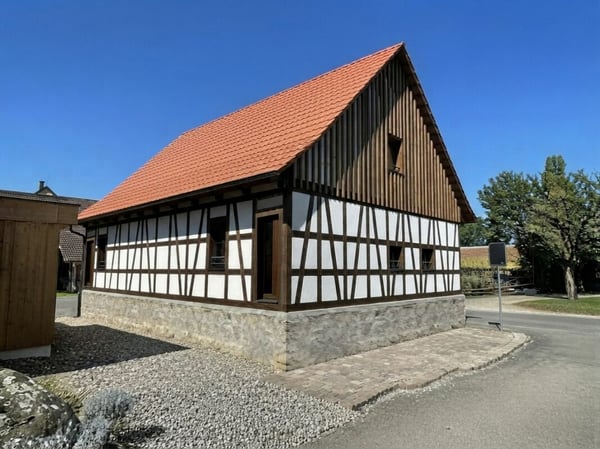 Neubau-Unikat: Modernes 4.5-Zimmer- Einfamilienhaus mit historischem Charme 2