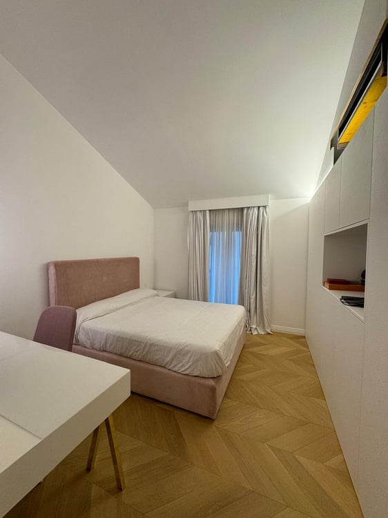 Luxury Lake-View Duplex in the Heart of Lugano – Available Immediately 13