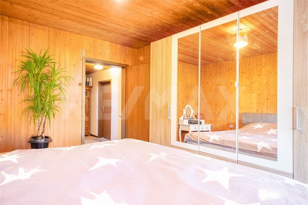 Freistehendes 1.5-Zi.-Chalet mit Seesicht, Grosses Grundstück 912 m², Sattel - Hochstuckli SZ 9