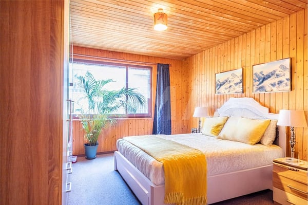 Freistehendes 1.5-Zi.-Chalet mit Seesicht, Grosses Grundstück 912 m², Sattel - Hochstuckli SZ 2