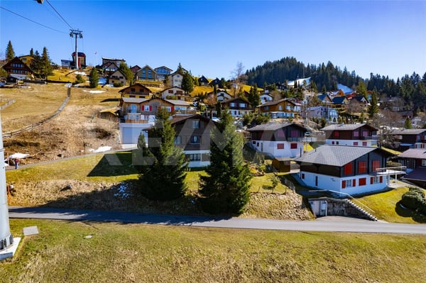 Freistehendes 1.5-Zi.-Chalet mit Seesicht, Grosses Grundstück 912 m², Sattel - Hochstuckli SZ 12