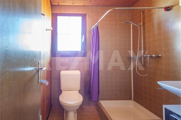 Freistehendes 1.5-Zi.-Chalet mit Seesicht, Grosses Grundstück 912 m², Sattel - Hochstuckli SZ 8