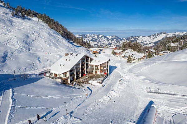 Attraktive, möblierte 1.5-Zi.-Ferienwohnung, auf der Sonnenterrasse Stoos SZ 13