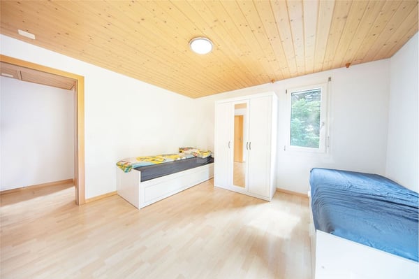 Grosses Haus mit 5.5-Zi.-Wohnung und Restaurant, Sattel-Hochstuckli SZ 5