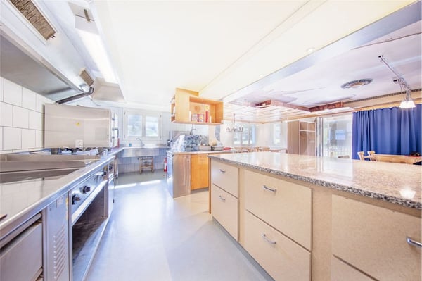 Grosses Haus mit 5.5-Zi.-Wohnung und Restaurant, Sattel-Hochstuckli SZ 10