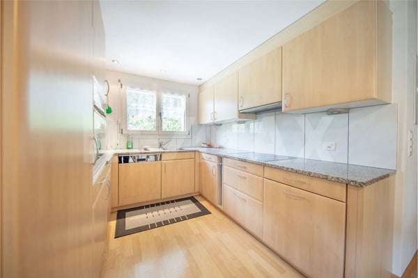 Grosses Haus mit 5.5-Zi.-Wohnung und Restaurant, Sattel-Hochstuckli SZ 4