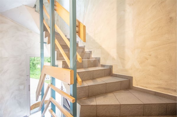 Grosses Haus mit 5.5-Zi.-Wohnung und Restaurant, Sattel-Hochstuckli SZ 9