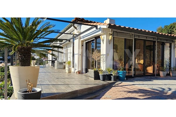 Attraktive 1-Zimmer-Villa im Grünen mit Meerblick und Pool in Les Issambres Côte d'Azur 2