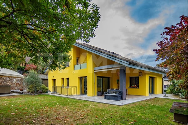 Exklusives Einfamilienhaus an ruhiger Lage bei Bellinzona 1