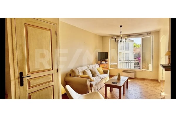 Einmalige Gelegenheit - Grosses Studio mit Garagenplatz im Zentrum von Saint-Tropez 2