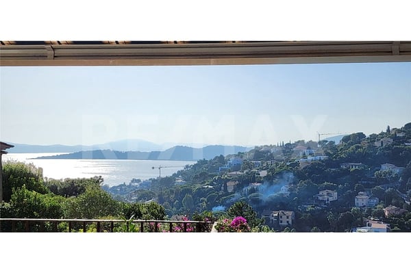Attraktive, renovierte 8-Zimmer-Villa mit Meerblick und Pool in Les Issambres Côte d'Azur 9
