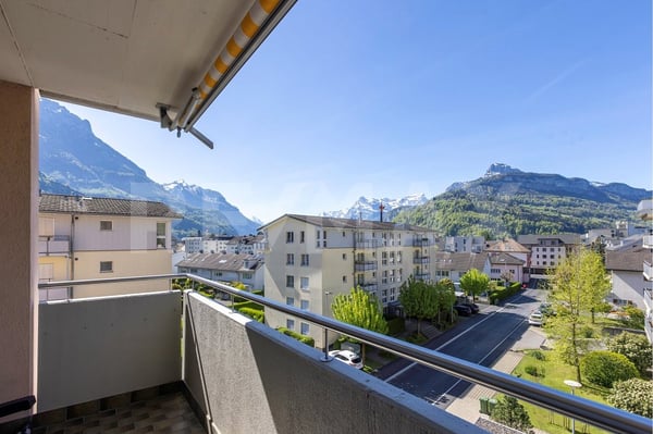 Attraktive, gepflegte 3.5 -Zi. Wohnung an ruhige Lage und Fernsicht in Brunnen SZ 12