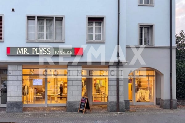 Repräsentatives Ladenlokal an zentraler Lage mit maximaler Sichtbarkeit in Brunnen SZ 2
