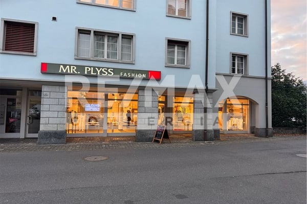 Repräsentatives Ladenlokal an zentraler Lage mit maximaler Sichtbarkeit in Brunnen SZ 9